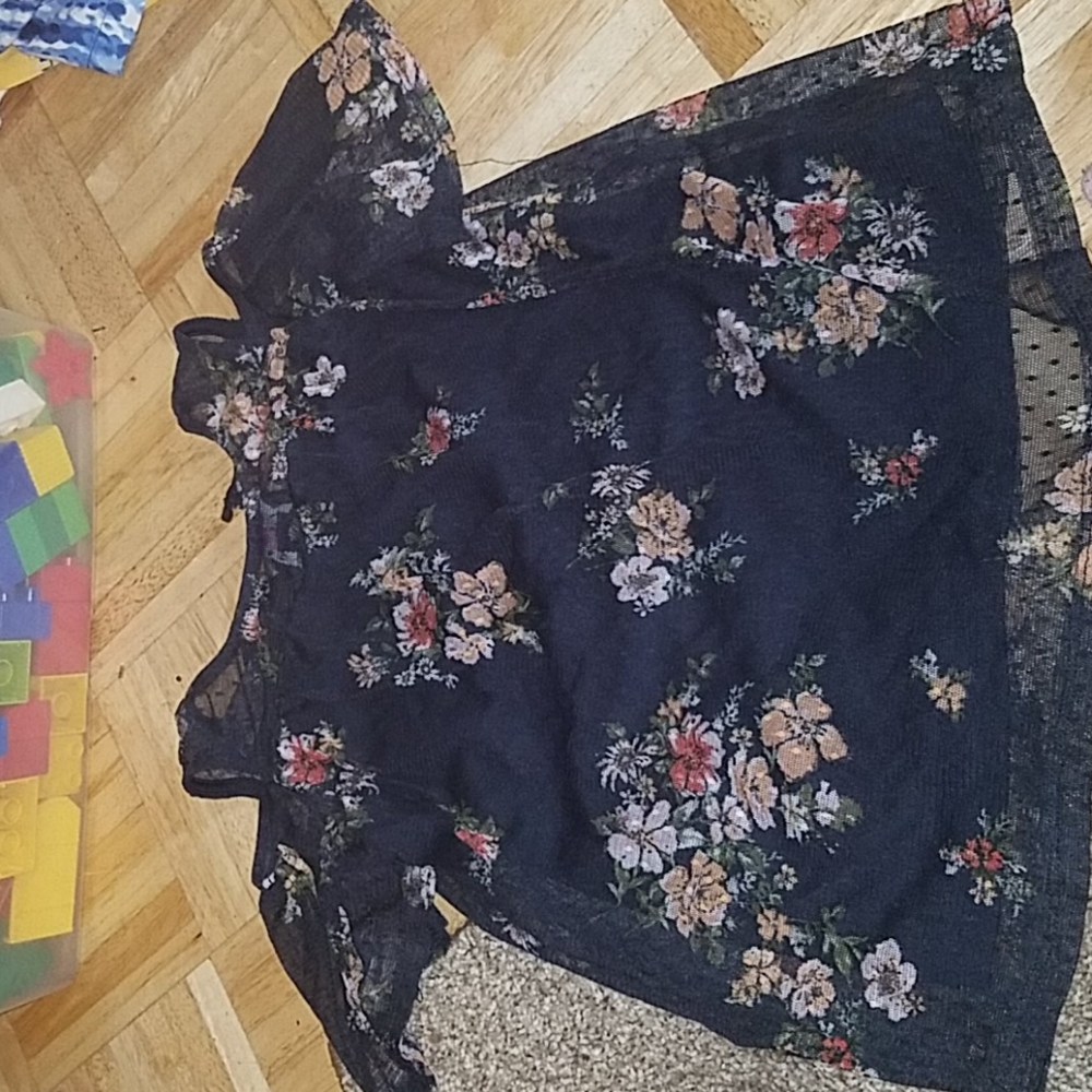 Cut shoulder floral layered shirt